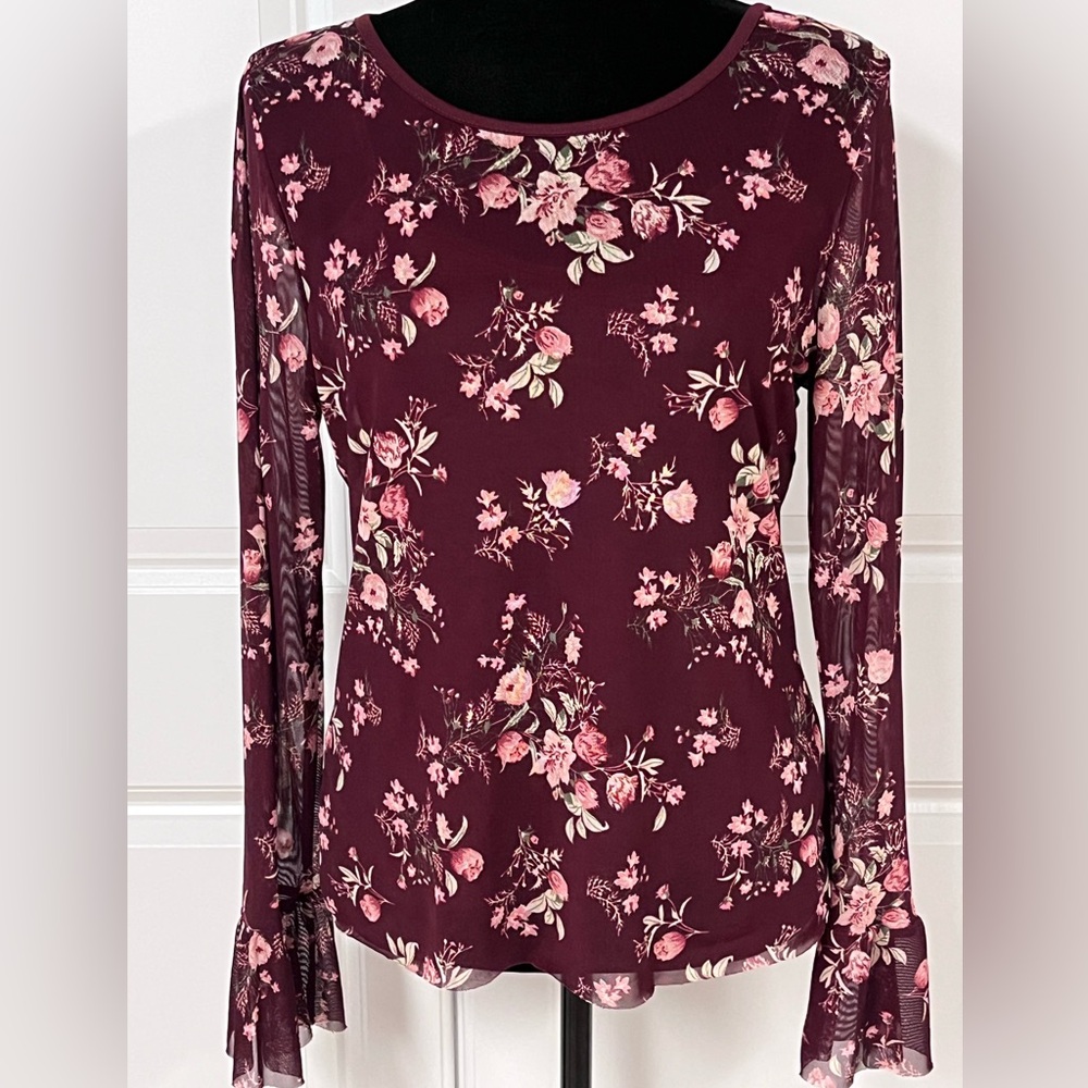 ONeHART Floral Ruffle Sleeve Top